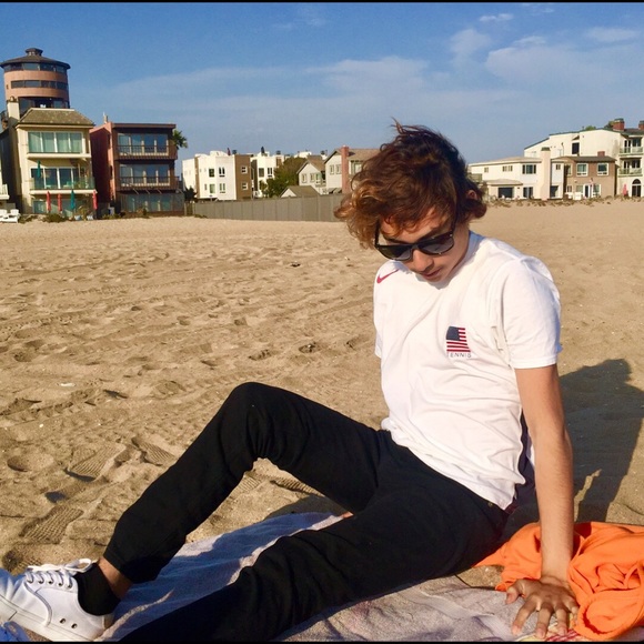 white Flag t shirt - Picture 3 of 3